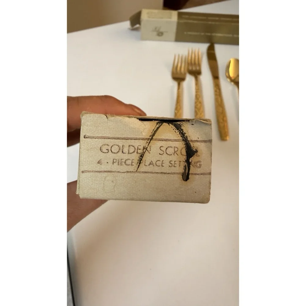 Vintage International Silver Golden Scroll Gold Flatware 8 Pc Set W Boxes‎